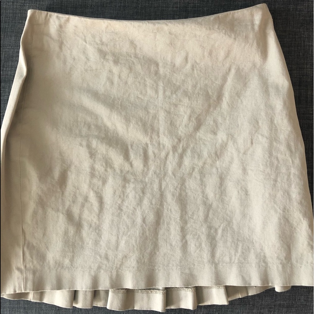 Brand new Victoria’s Secret pleated skirt size 2 bc